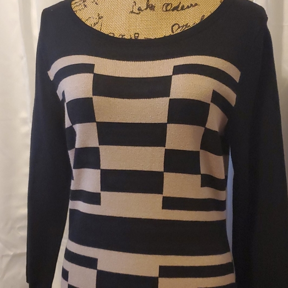 Sweater dress length 40 pit to pit 36 - Picture 7 of 11